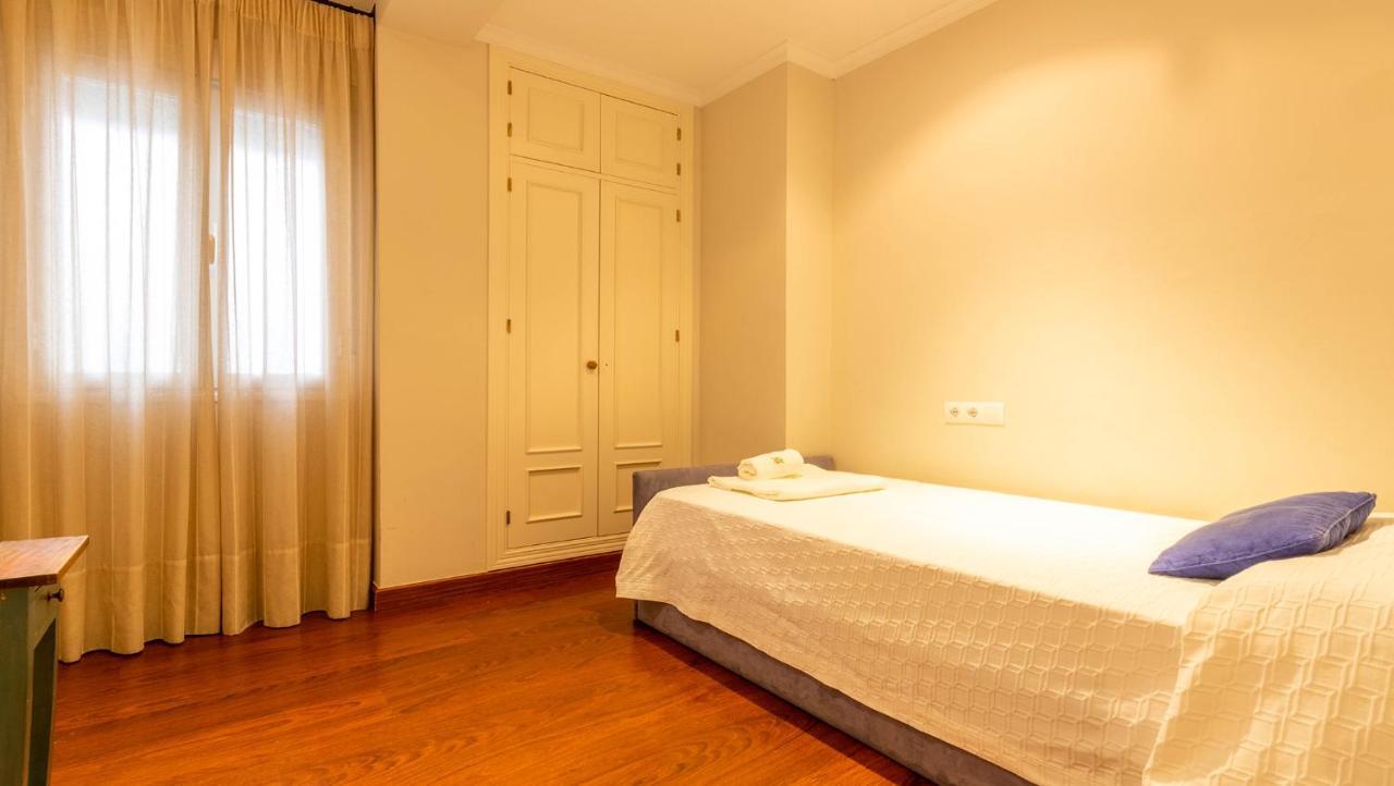 Apartamento Arenal - 3 Habitaciones セビリア エクステリア 写真